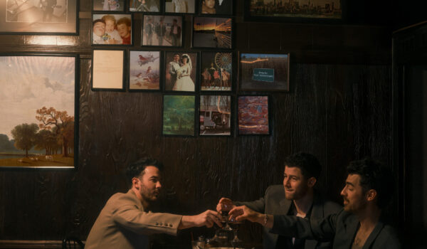 Jonas Brothers a lansat single-ul „No Time To Talk”